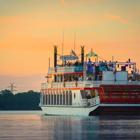 Apartment Quarterdeck *